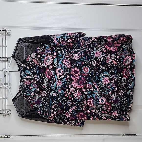 Woman's Floral Top with mesh peekaboo shoulders New - Picture 2 of 6